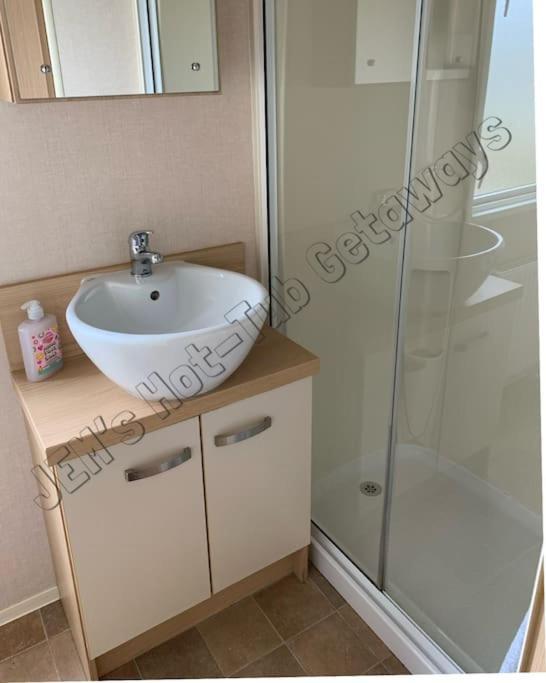 Jems Hot-Tub Getaways 8 Berth At Tattershall Lakes Екстериор снимка